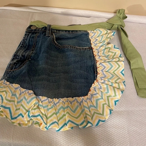 Women’s apron handmade upcycled recycled denim Chevron tie closure - Picture 7 of 8